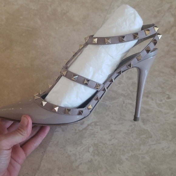 Nude VALENTINO rockstud heels - Picture 3 of 9